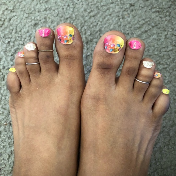 🦶🏽2/$8 Adorable watermelon designed toe nail wraps - Picture 6 of 6